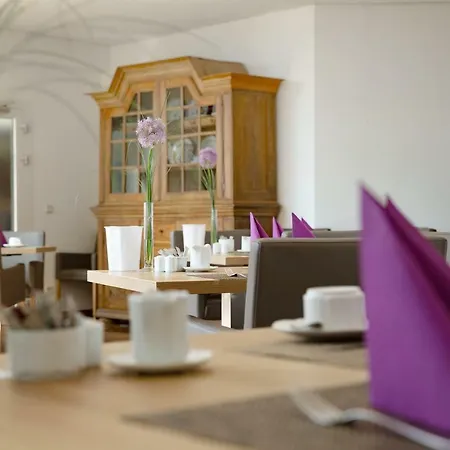 מלון Stadthotel 4*